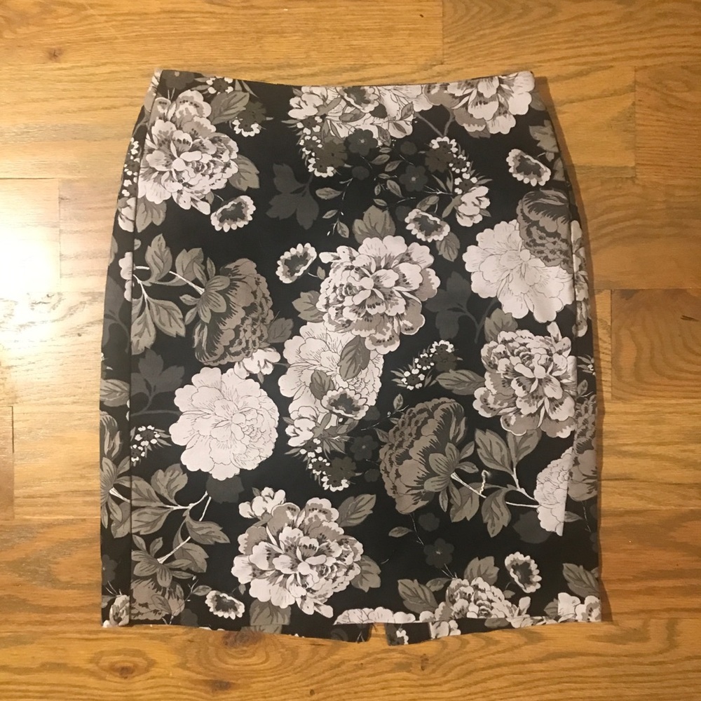 🎉2 for $15 Banana Republic Factory Stretch Skirt